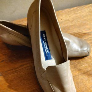 Easy Spirit Flats